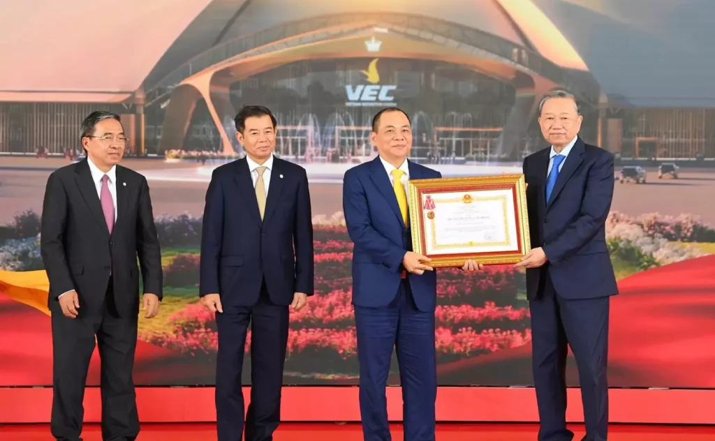 Lễ trao giải thưởng cho chủ đầu tư Vinhomes Vũ Yên - Công ty Cổ phần Vinhomes Lễ trao giải thưởng cho chủ đầu tư Vinhomes Vũ Yên - Công ty Cổ phần Vinhomes